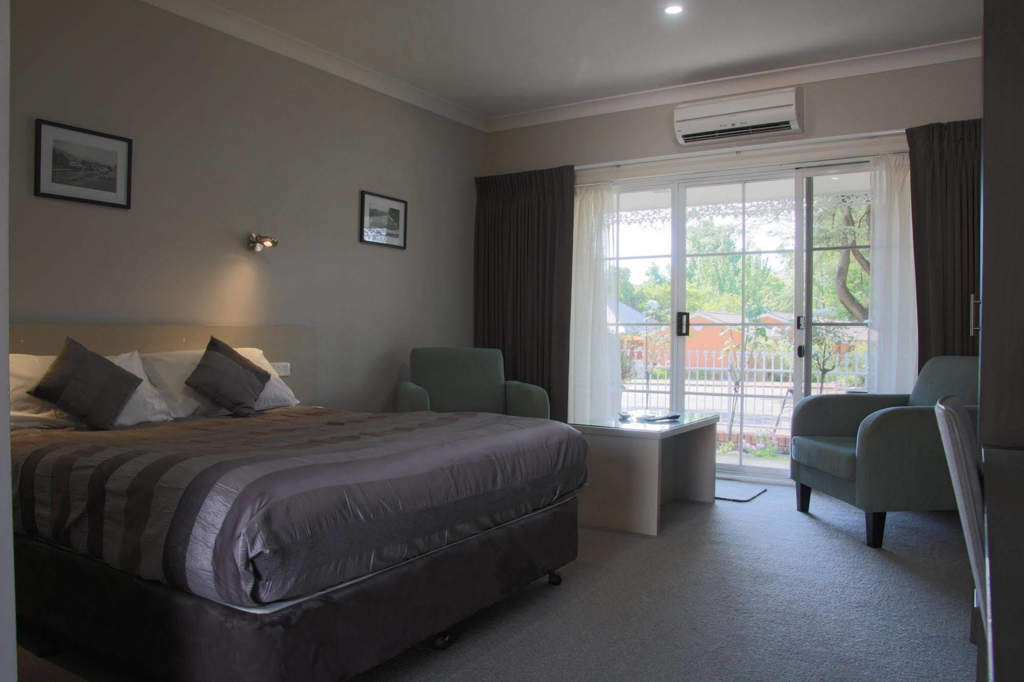 Barrass John Bright Motor Inn Bagian luar foto