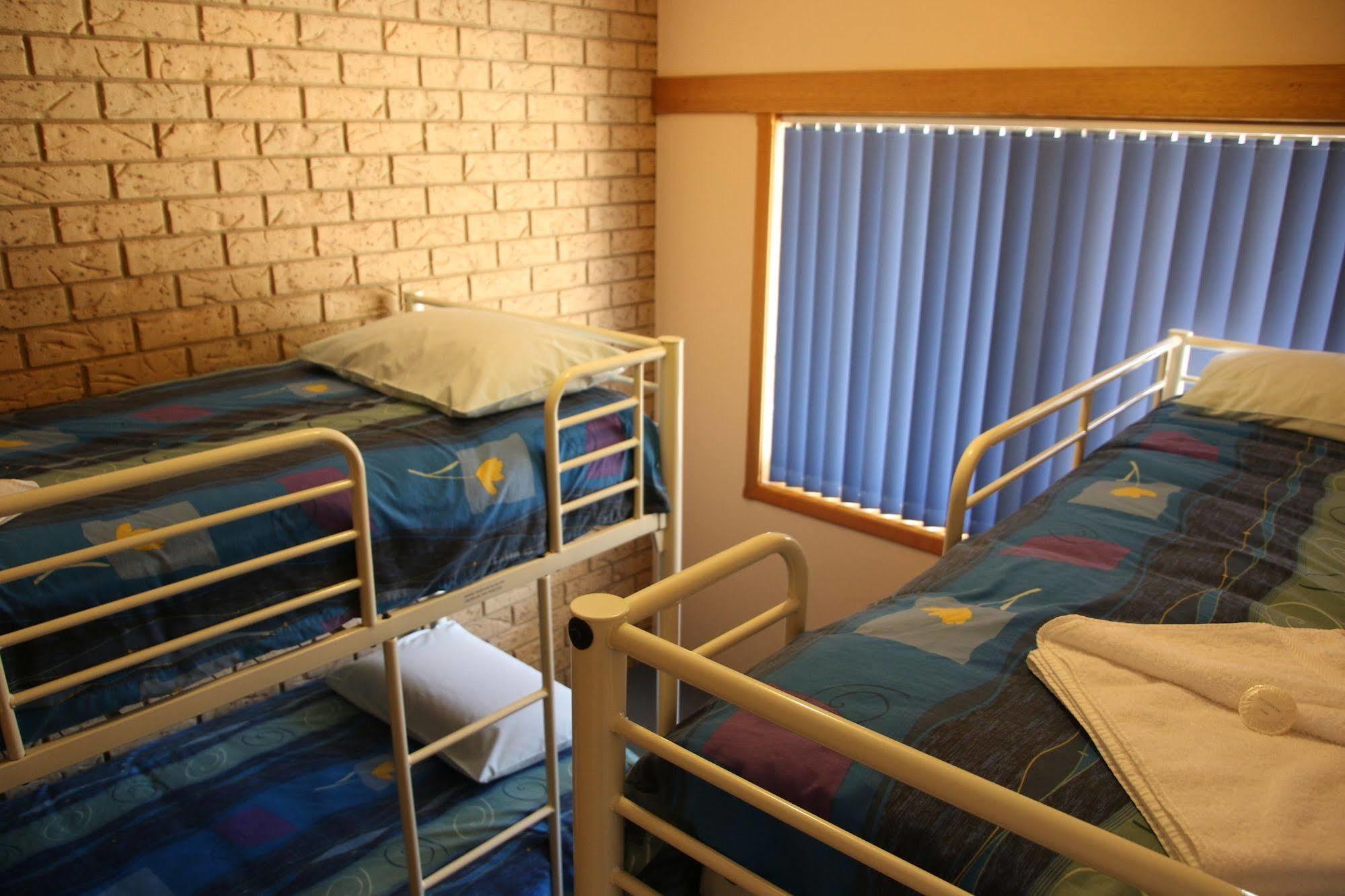 Barrass John Bright Motor Inn Bagian luar foto